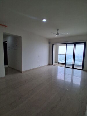 Room in 4 BHK Apartment at Kalpataru Magnus, Bandra East – for Rent