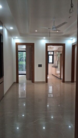 Building Lobby in  Builder Floor at Sector 57 – for Rent