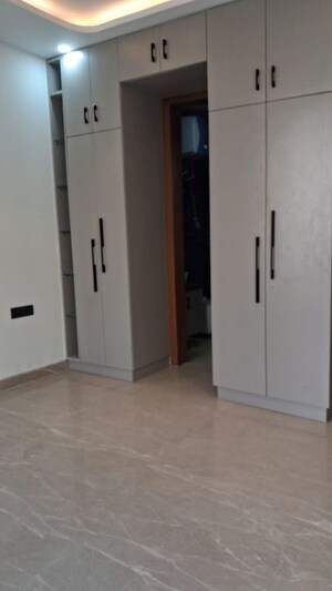 Building Lobby in  Builder Floor at Sector 57 – for Rent