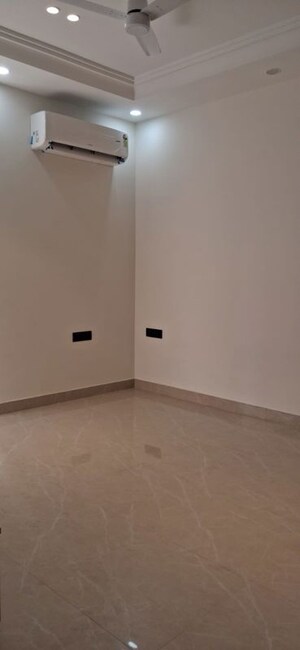 Room in  Builder Floor at Sector 57 – for Rent