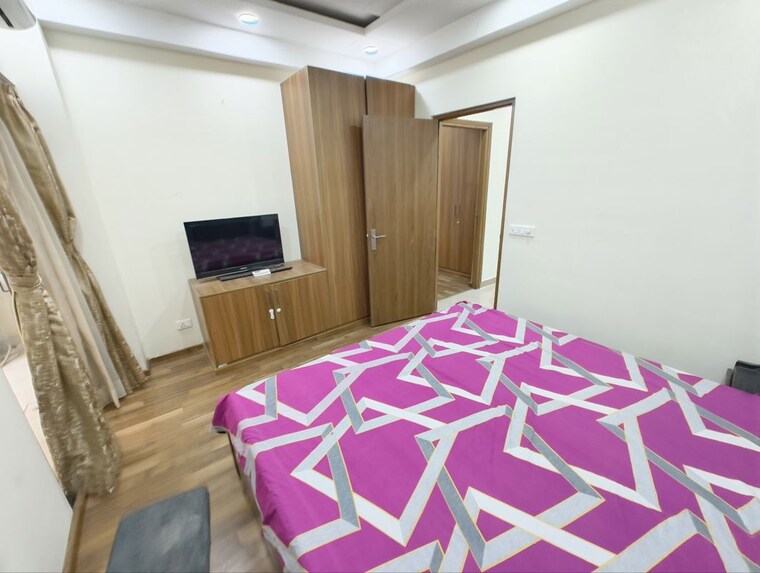 Bedroom, suncity-vatsal-valley 2.5 Bedroom 1430 Sq.Ft. Apartment In Gwal Pahari Gurgaon 10771456