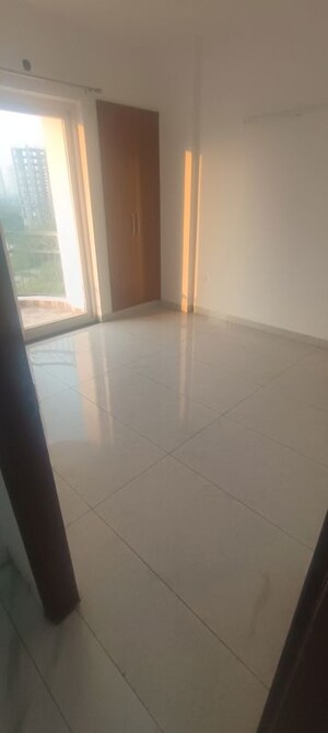Room in 3.5 BHK Apartment at Urbtech Hilston, Sector 79 – for Rent