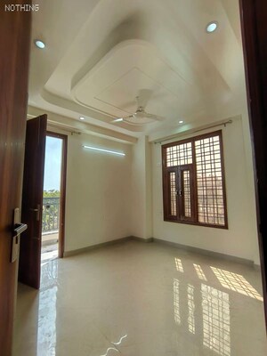 Room in 2 BHK Builder Floor at Saket – for Rent
