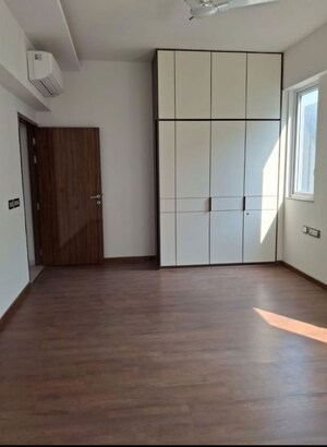Room in 4 BHK Apartment at Conscient Heritage One, Sector 62 – for Rent