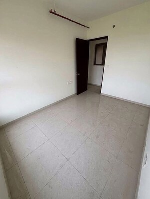 Room in 2 BHK Apartment at Kalpataru Paramount A, Thane West – for Sale