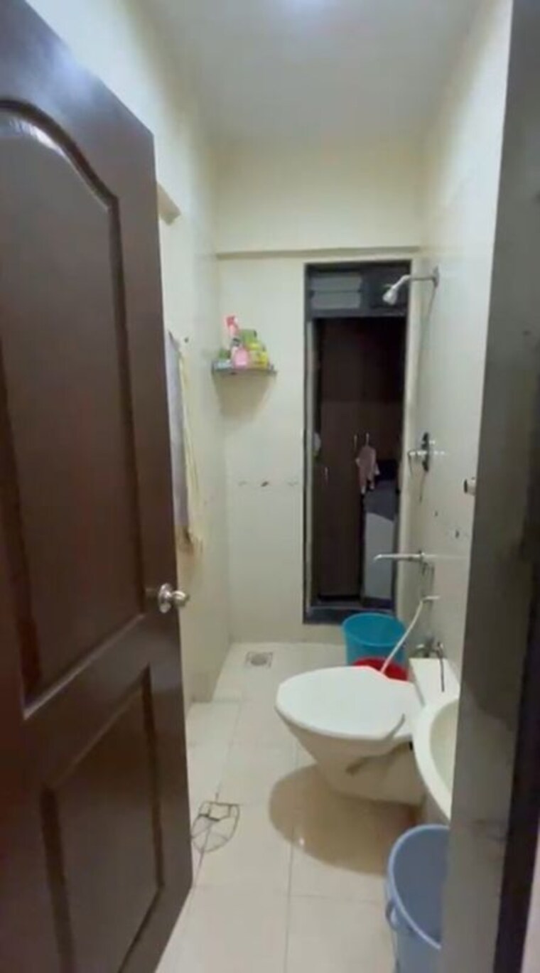 Bathroom, chembur 2 Bedroom 700 Sq.Ft. Apartment In Chembur Mumbai 10771556