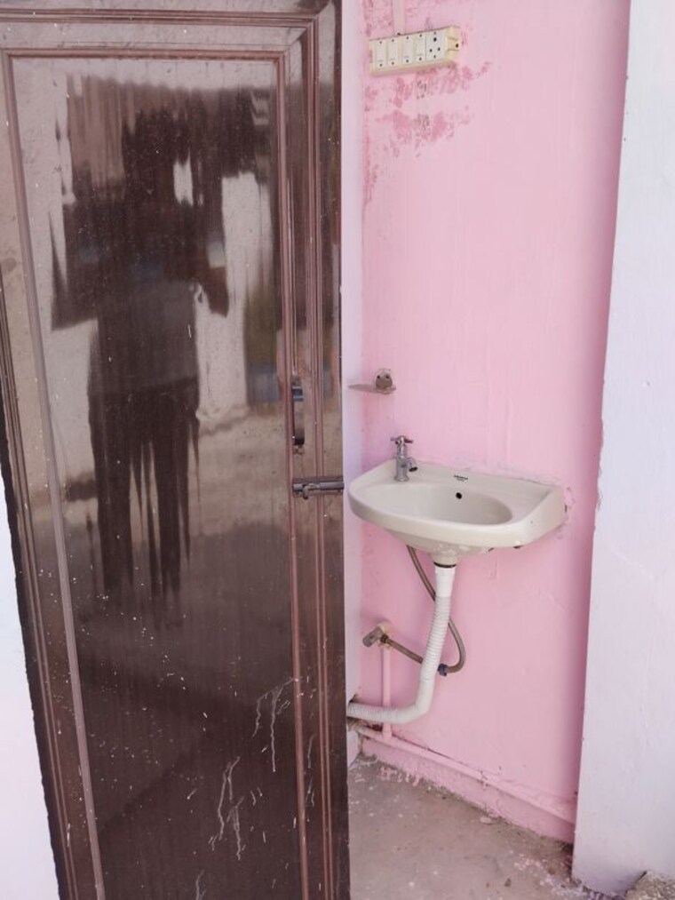 Bathroom, lal-quarters 1 RK 125 Sq.Ft. Independent House In Lohia Nagar Ghaziabad 10754053