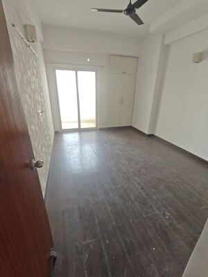 Room in 3 BHK Apartment at Mahagun Moderne, Sector 78 – for Sale