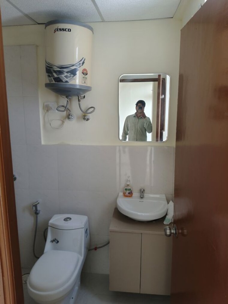 Bathroom, pyramid-infinity 3 Bedroom 720 Sq.Ft. Apartment In Sector 70 Gurgaon 10771572