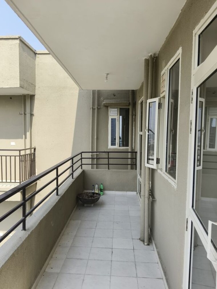 Balcony, pyramid-infinity 3 Bedroom 720 Sq.Ft. Apartment In Sector 70 Gurgaon 10771572