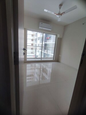 Room in 2 BHK Apartment at Sugee Atharva, Prabhadevi – for Rent