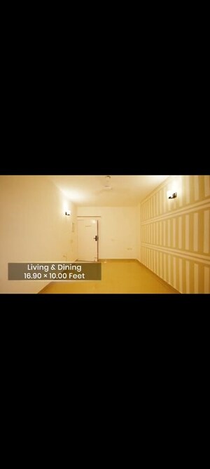 Room in 2 BHK Apartment at Suncity Avenue 102, Sector 102 – for Rent