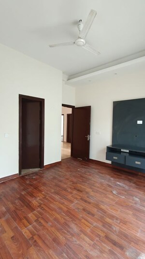 Room in 3 BHK Apartment at Aradhya Homes, Sector 67a – for Rent