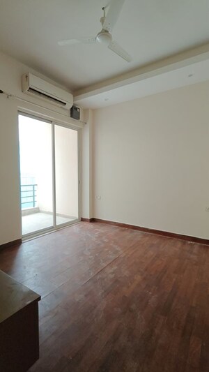 Room in 3 BHK Apartment at Aradhya Homes, Sector 67a – for Rent