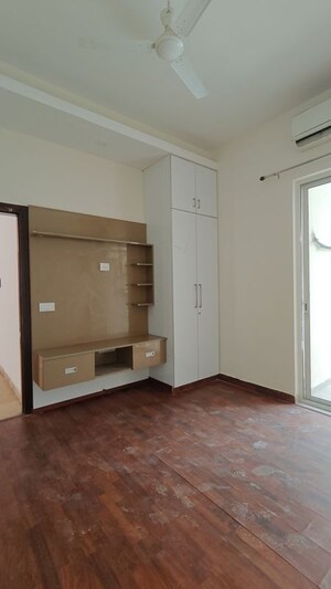 Room in 3 BHK Apartment at Aradhya Homes, Sector 67a – for Rent