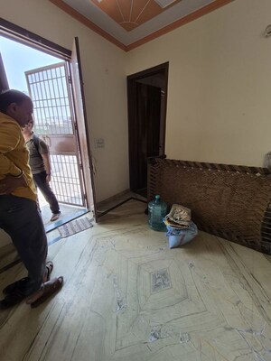 Hall in 1.5 BHK Builder Floor at Mayur Vihar – for Rent