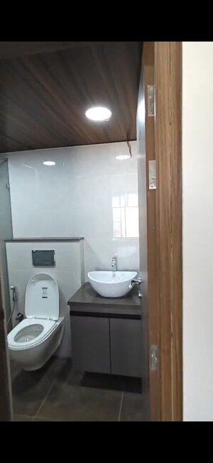 Bathroom in 4 BHK Apartment at Shapoorji Pallonji BKC 28, Bandra East – for Rent