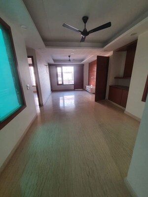 Room in 3 BHK Builder Floor at Parsvnath Green Ville, Sector 48 – for Rent