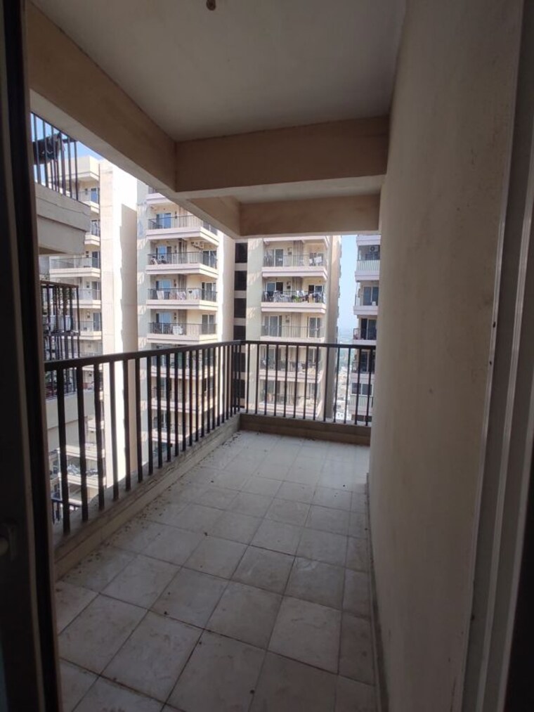 Balcony, gaur-yamuna-city 2 Bedroom 1000 Sq.Ft. Apartment In Gaur Yamuna City Greater Noida 10771625