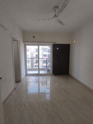 Room in 2 BHK Apartment at Gaur Yamuna City, Gaur Yamuna City – for Sale
