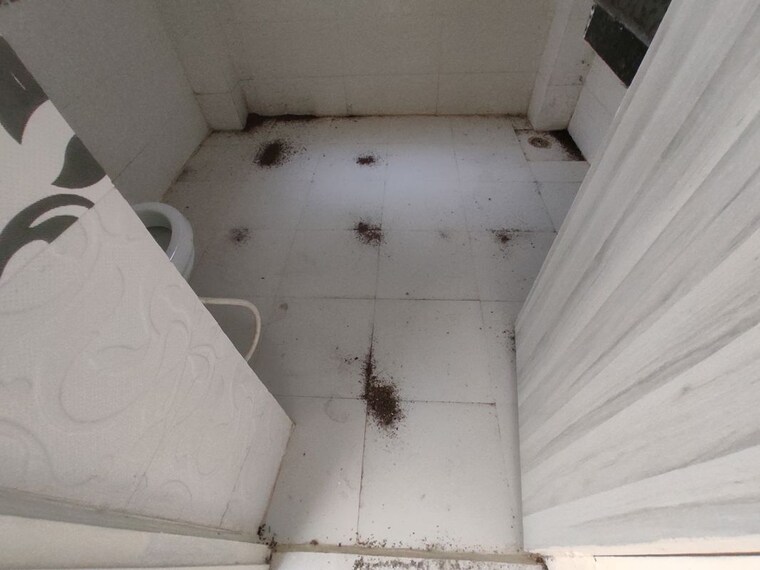 Bathroom, gaur-yamuna-city 2 Bedroom 1000 Sq.Ft. Apartment In Gaur Yamuna City Greater Noida 10771625