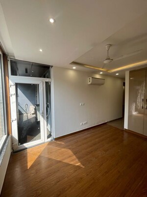 Room in 3 BHK Builder Floor at Sector 45 – for Rent