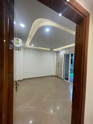Room in 3 BHK Builder Floor at Sector 45 – for Rent