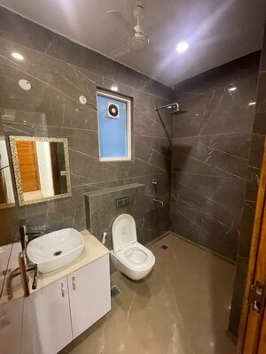 Team Area in 3 BHK Builder Floor at Sector 45 – for Rent