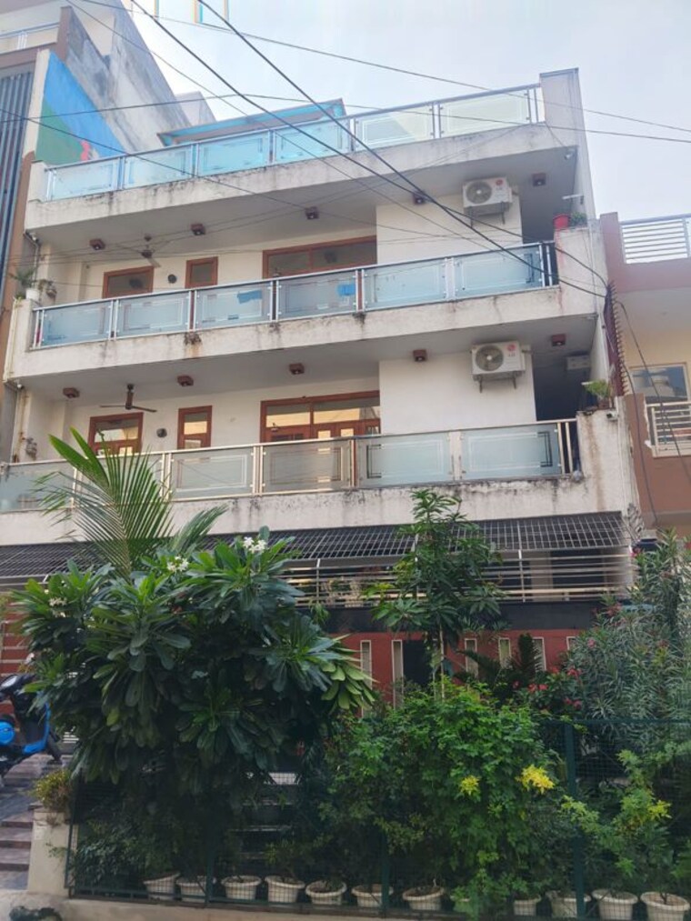 Exterior View, sector 61 3.5 Bedroom 300 Sq.Mt. Villa In Sector 61 Noida 10771486