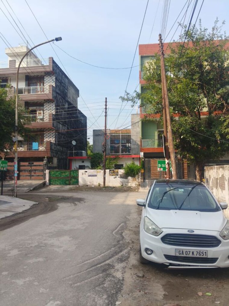 Exterior View, sector 61 3.5 Bedroom 300 Sq.Mt. Villa In Sector 61 Noida 10771486