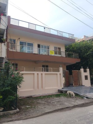 3.5 BHK Villa – Exterior View View at Sector 61 - for Sale