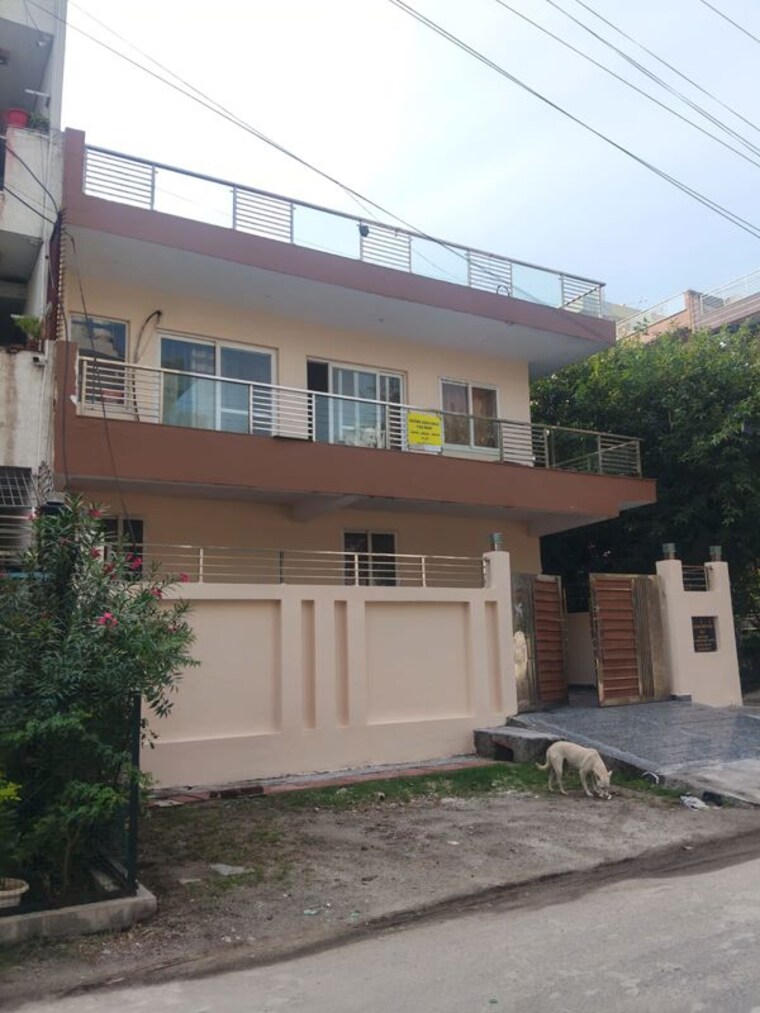Exterior View, sector 61 3.5 Bedroom 300 Sq.Mt. Villa In Sector 61 Noida 10771486