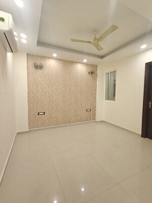 Room in 4 BHK Apartment at Aradhya Homes, Sector 67a – for Rent