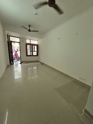 Dining area in 2.5 BHK Apartment at Mayur Vihar – for Rent