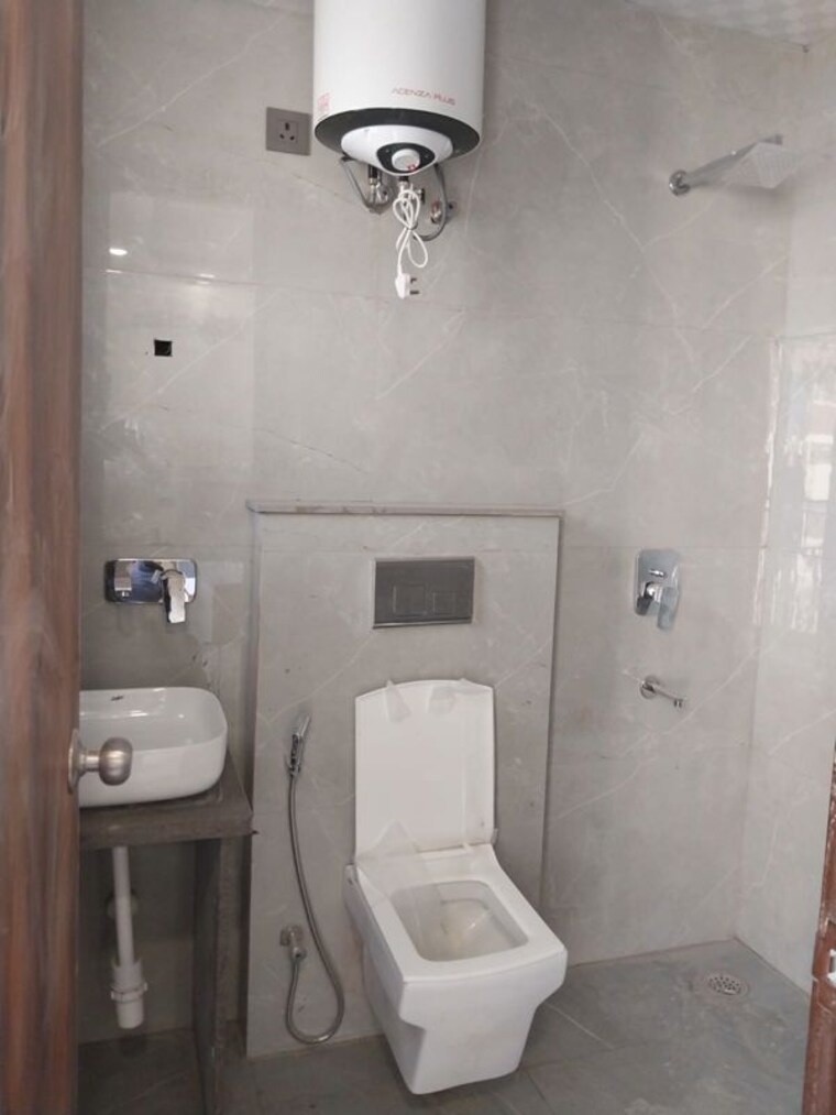 Bathroom, sector 57 2 Bedroom 1800 Sq.Ft. Builder Floor In Sector 57 Gurgaon 10771669