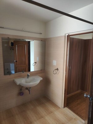 Room in 5 BHK Apartment at ATS Golf Meadows, Central Derabassi – for Rent