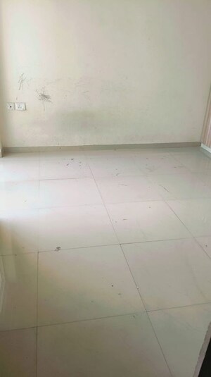 Room in 2.5 BHK Apartment at Windsor Paradise 2, Raj Nagar Extension – for Rent