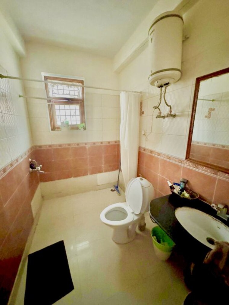 Bathroom, ss-the-palladians 3 Bedroom 1500 Sq.Ft. Apartment In Sector 47 Gurgaon 10771726
