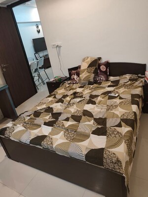 Room in 2 BHK Apartment at Cosmos Enclave, Kasarvadavali – for Rent