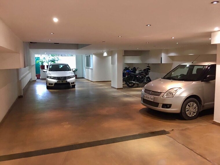  Parking, anand niketan 3 Bedroom 340 Sq.Yd. Builder Floor In Anand Niketan Delhi 10771707