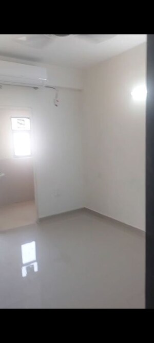 Room in 3 BHK Apartment at Conscient Habitat, Sector 99a – for Rent