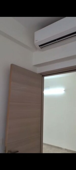 Room in 3.5 BHK Apartment at Whiteland Blissville, Sector 76 – for Rent