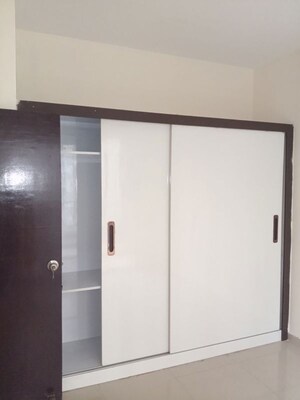 Room in 3 BHK Apartment at Mahagun My Woods, Sector 16c Greater Noida – for Rent