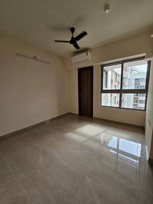Room in 1.5 BHK Apartment at Piramal Vaikunth, Balkum Pada – for Rent