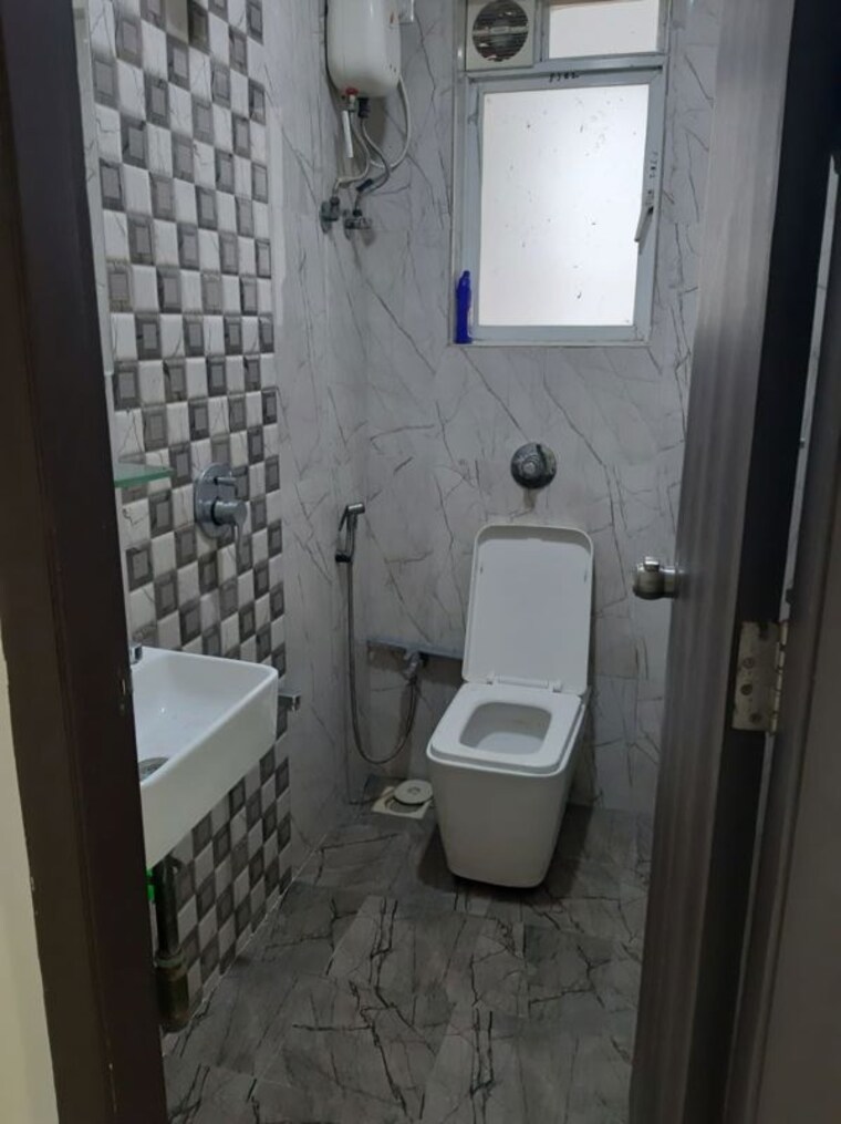 Bathroom, dlh-orchid 3 Bedroom 1600 Sq.Ft. Apartment In Andheri West Mumbai 10771791