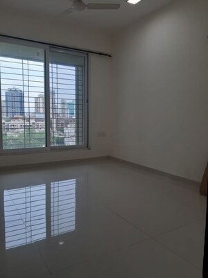 Room in 3 BHK Apartment at DLH Orchid, Andheri West – for Sale