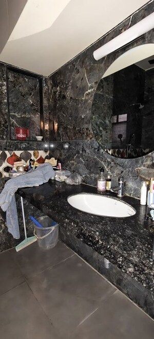 Bathroom in 4 BHK Apartment at Mantri Lawns, Aundh – for Sale