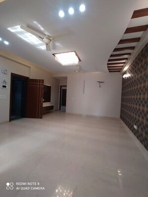 Room in 6+ BHK Independent House at Sector 8 – for Sale