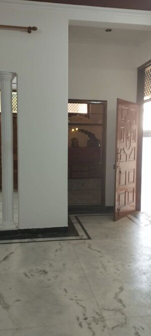 Room in 2 BHK Independent House at Sector 17 – for Rent