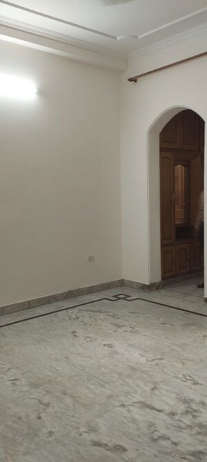 Room in 2 BHK Independent House at Sector 17 – for Rent